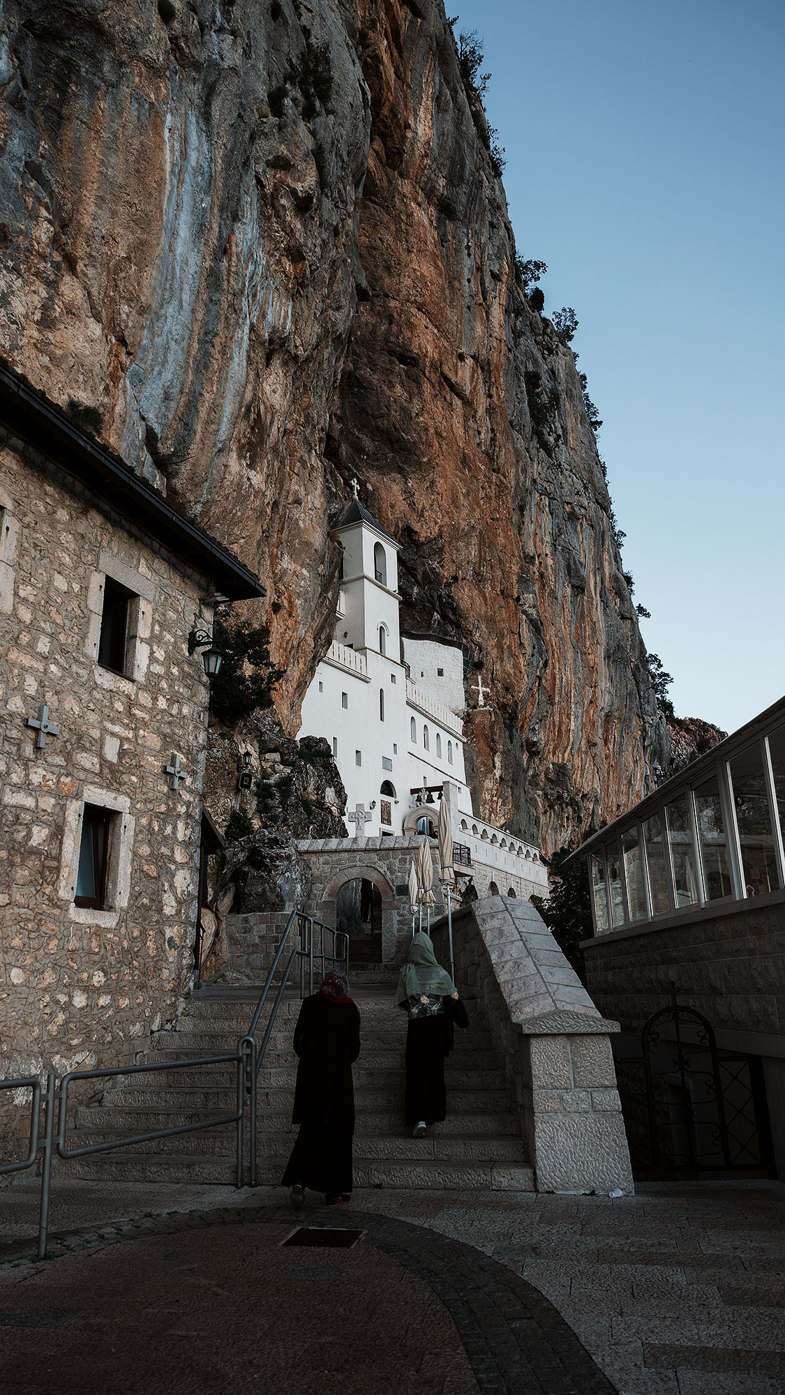 Монастырь Острог и дорога к нему. Портретный фотограф, контент фотограф, продающие фото в Москве и МО