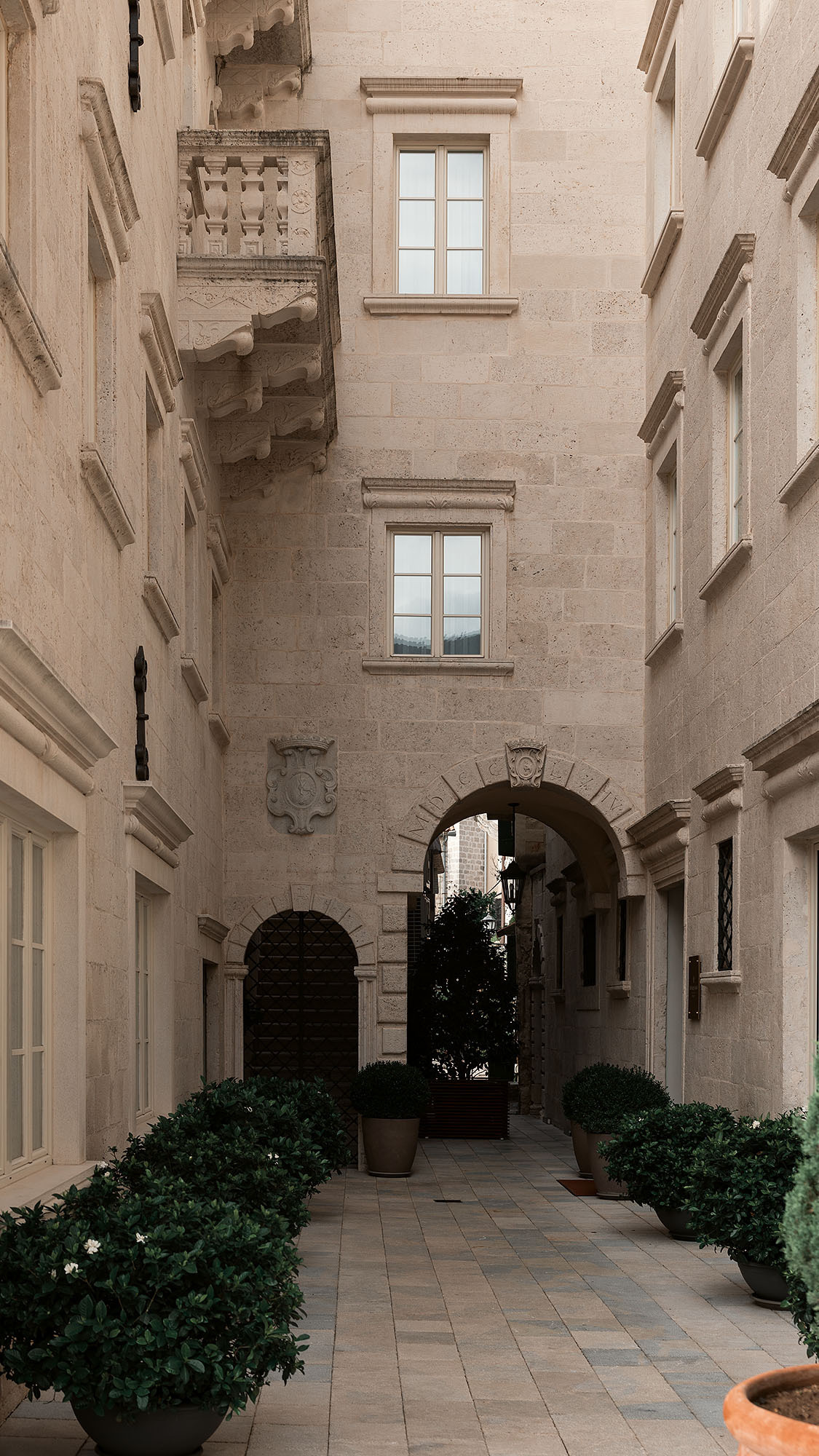 Рисан и Пераст. Портретный фотограф, контент фотограф, продающие фото в Москве и МО