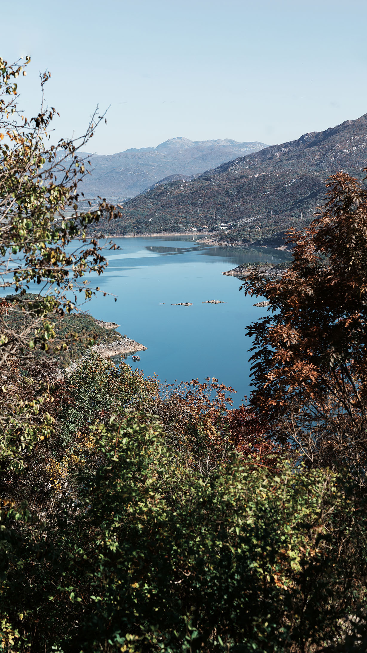 Монастырь Острог и дорога к нему. Портретный фотограф, контент фотограф, продающие фото в Москве и МО