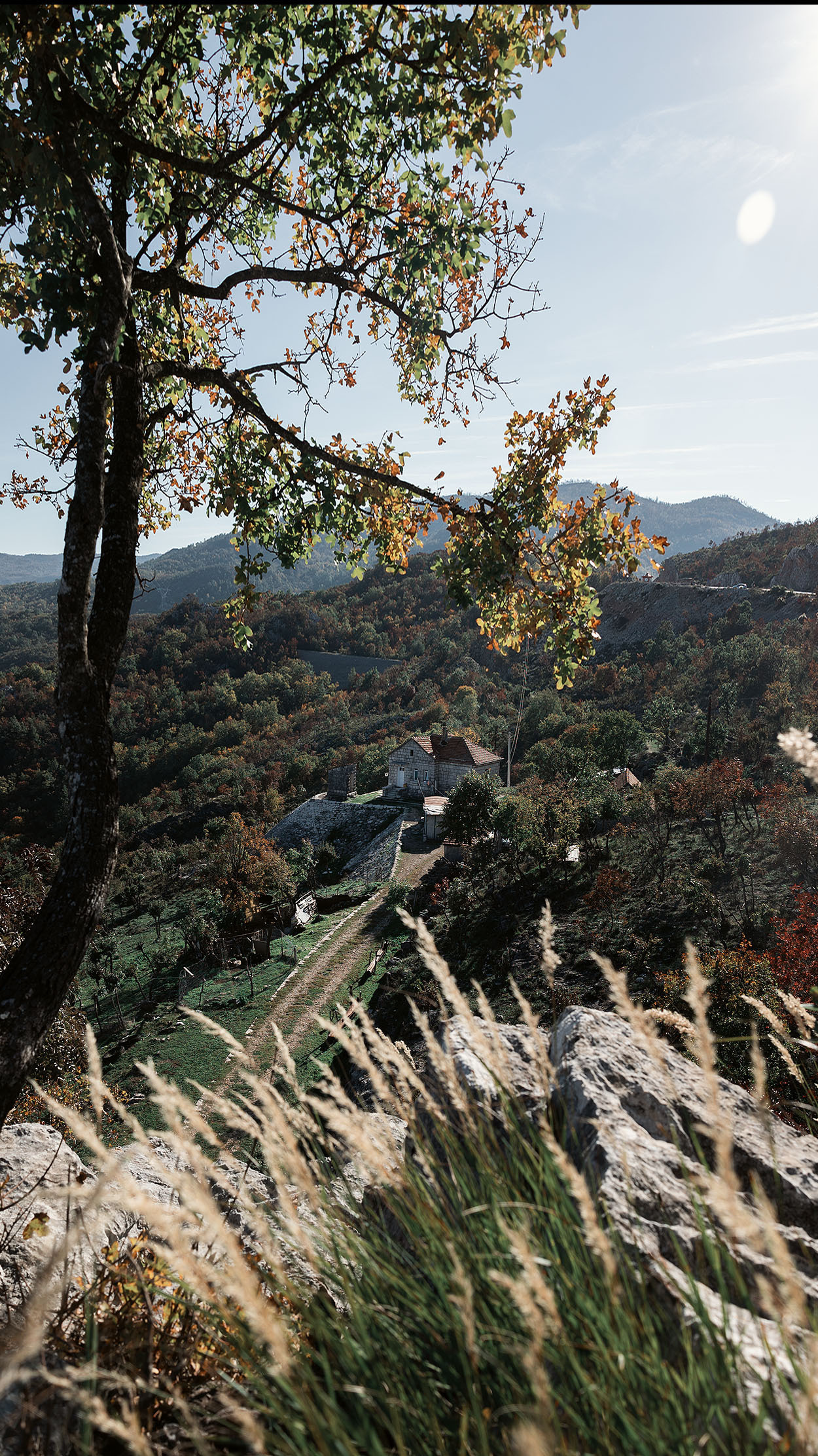 Монастырь Острог и дорога к нему. Портретный фотограф, контент фотограф, продающие фото в Москве и МО