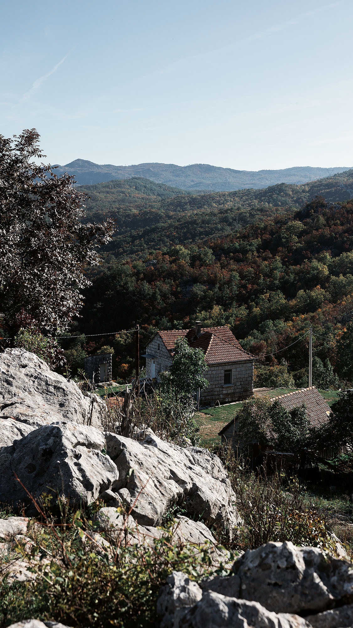 Монастырь Острог и дорога к нему. Портретный фотограф, контент фотограф, продающие фото в Москве и МО