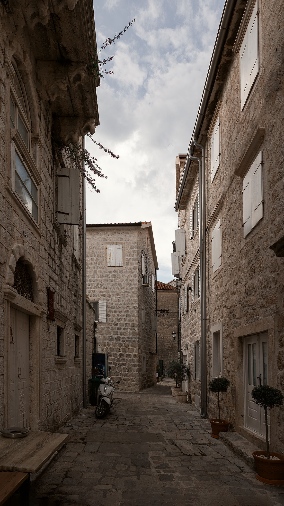 Рисан и Пераст. Портретный фотограф, контент фотограф, продающие фото в Москве и МО