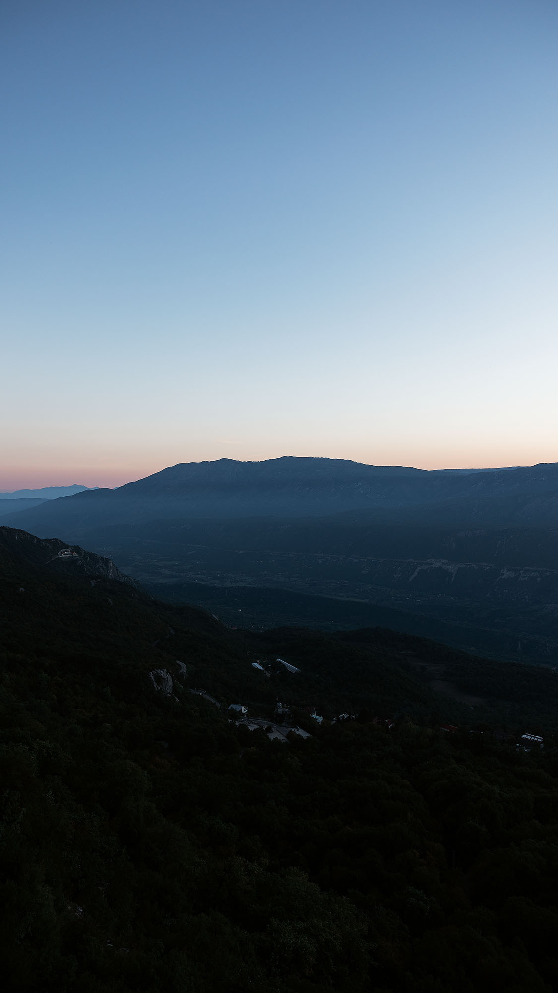 Монастырь Острог и дорога к нему. Портретный фотограф, контент фотограф, продающие фото в Москве и МО