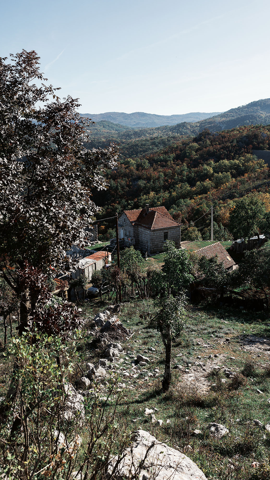 Монастырь Острог и дорога к нему. Портретный фотограф, контент фотограф, продающие фото в Москве и МО