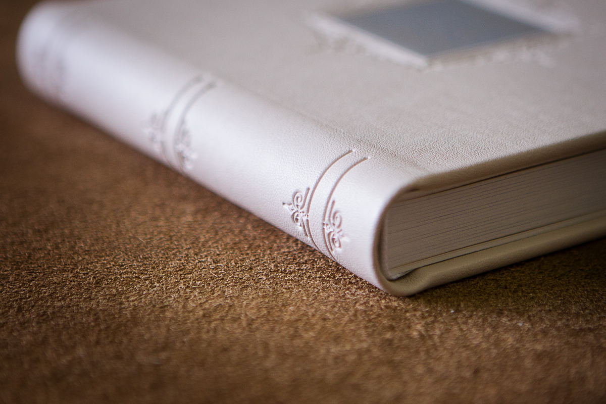 Напечатанные фотокниги. Репортажный фотограф в Москве Константин Дерягин