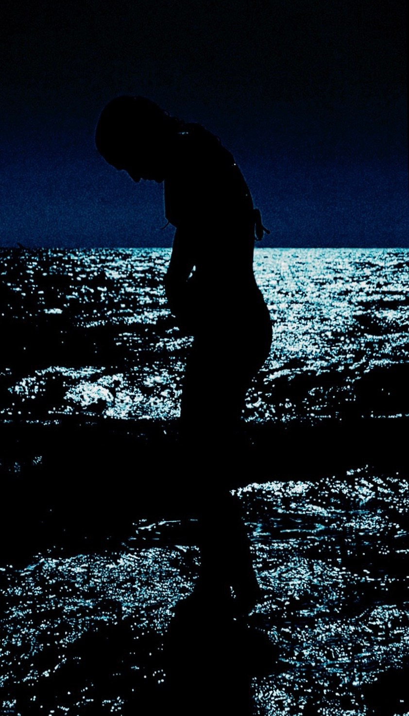 Lost-self in paradise. Carolinetru