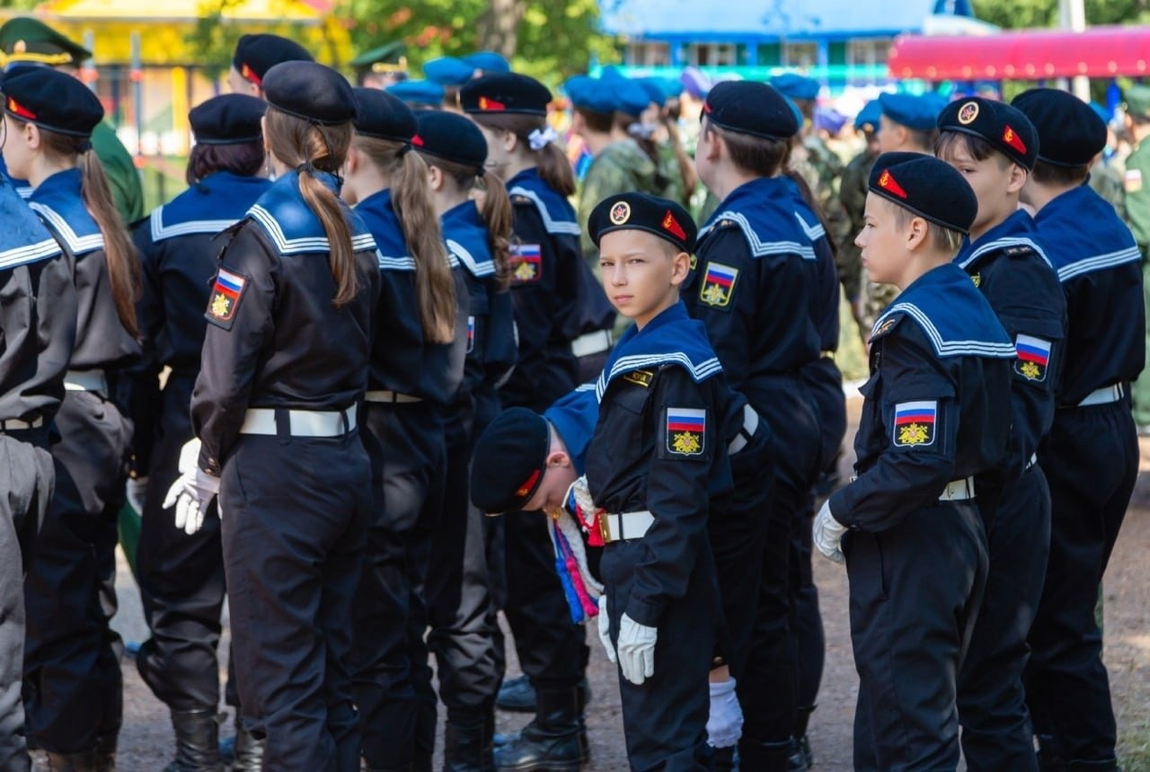 Выпускной альбом, последний звонок. Akhmadeevmedia.ru