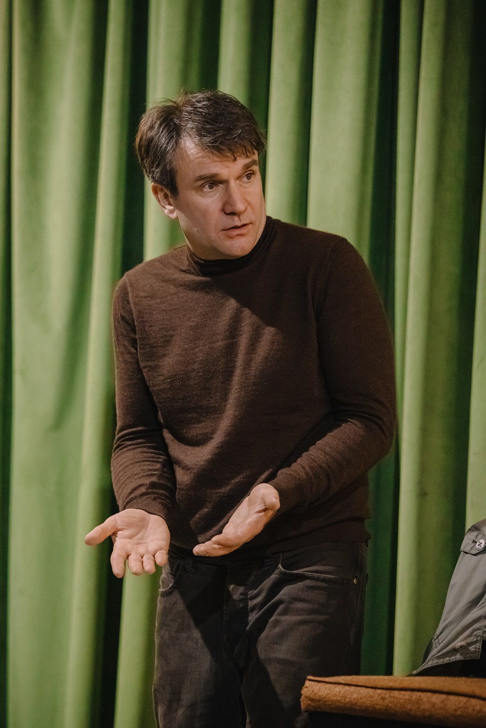 «Истории из чемодана | Довлатов», Леонид Таранов. Фотограф Михаил Ряховский