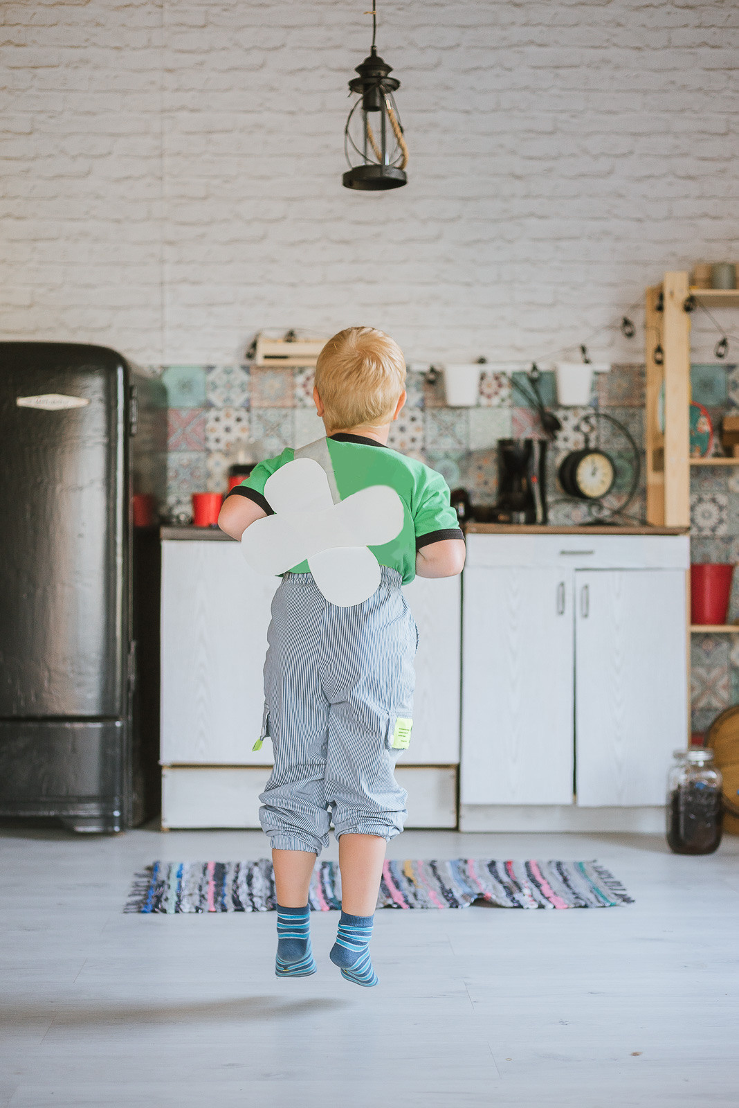 Савелий в образе Карлсона. Колодич Оксана детский и семейный фотограф