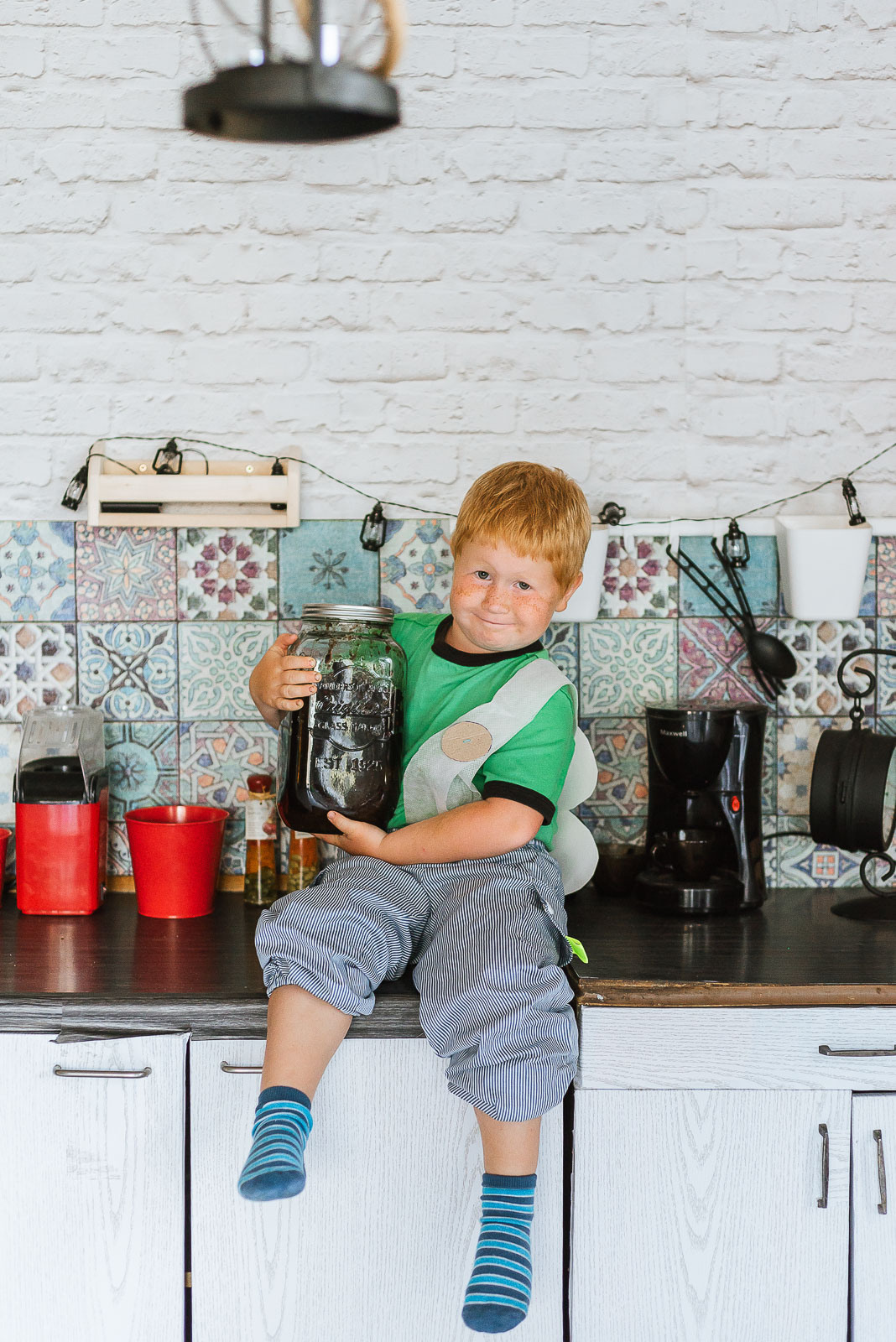 Савелий в образе Карлсона. Колодич Оксана детский и семейный фотограф