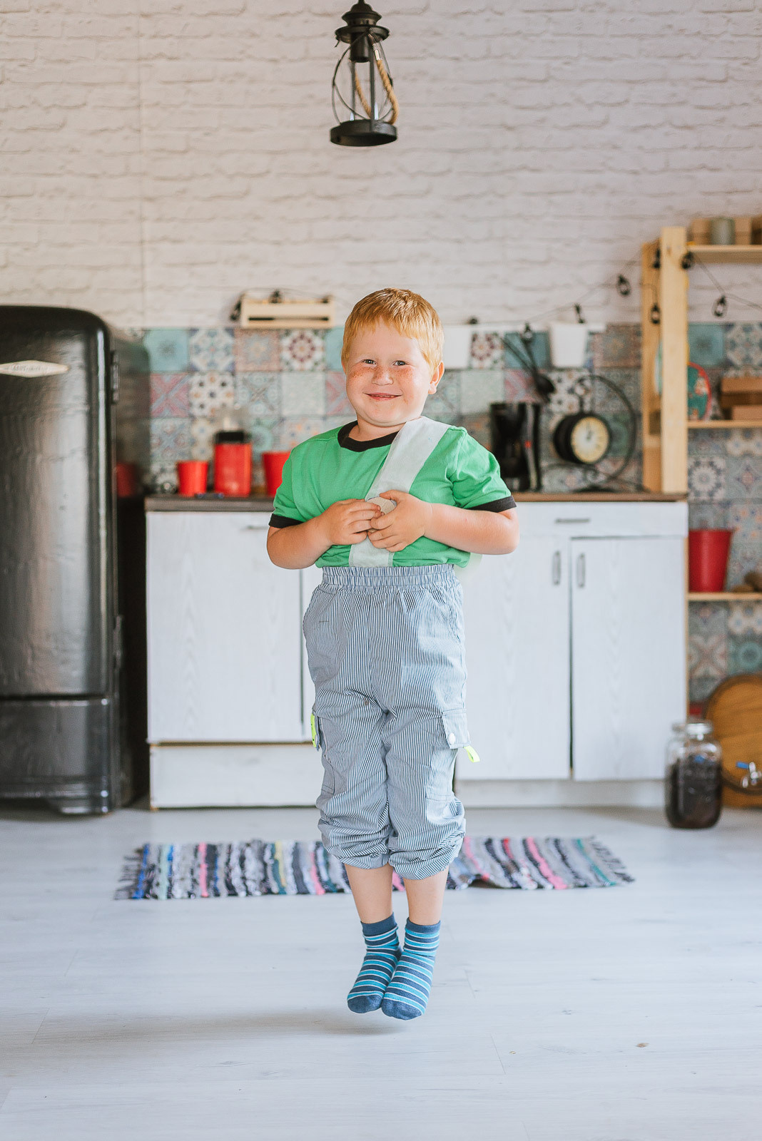 Савелий в образе Карлсона. Колодич Оксана детский и семейный фотограф