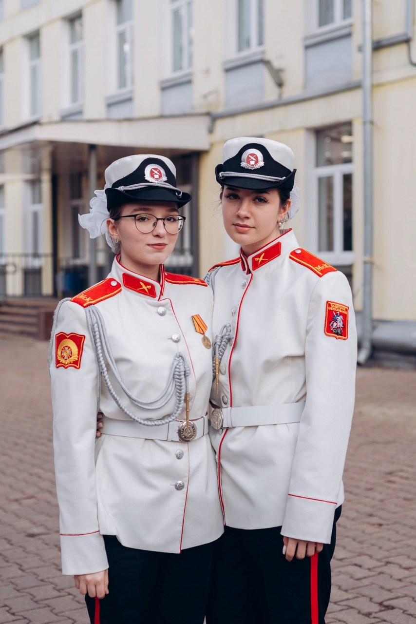 Выпускной альбом для школьного класса — фотосъёмка, дизайн и печать в Москве. MILATE — выпускные альбомы, фотосессии и видео в Москве