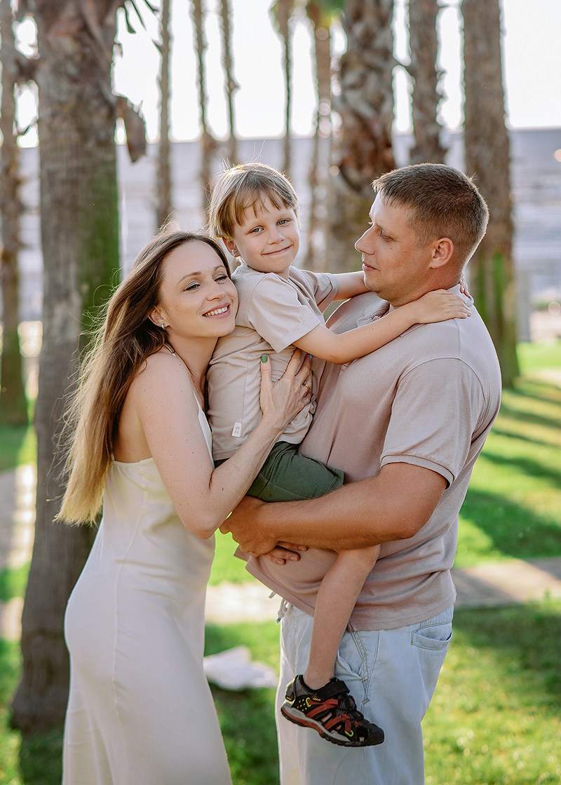 Семейная фотосессия в Сириусе и Адлере. Фотограф в Адлере, Сириусе, Красной Поляне — лавстори, семейные и индивидуальные фотосессии