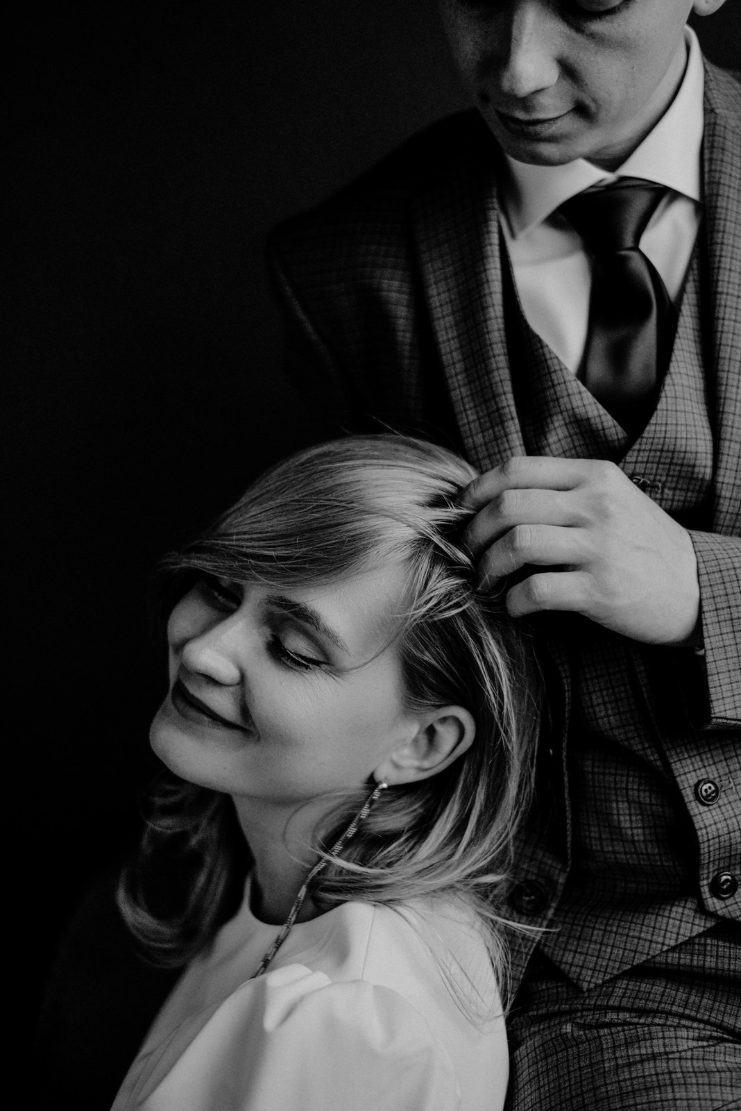 Свадебные детали в чб: эстетика минимализма и художественный подход