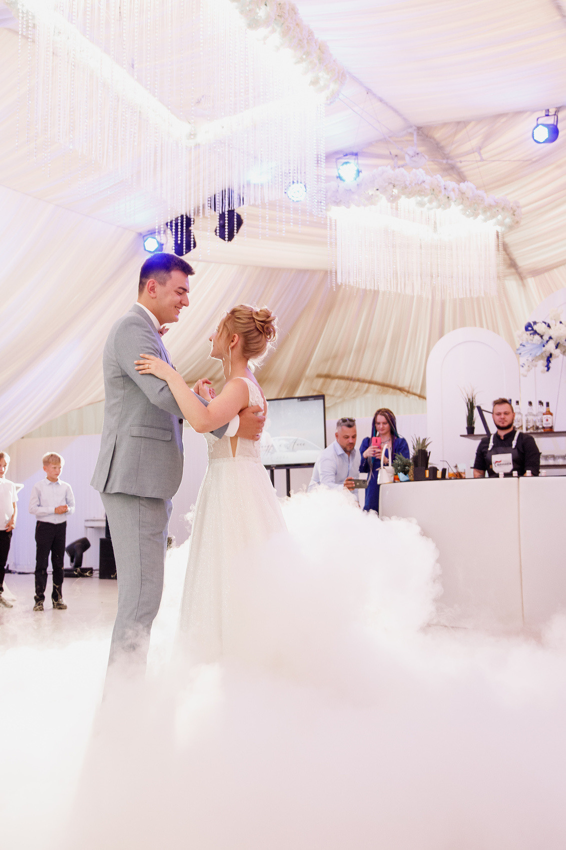 Свадьбы. Фотостудия во Всеволожске. Подходит для всех творческих проектов