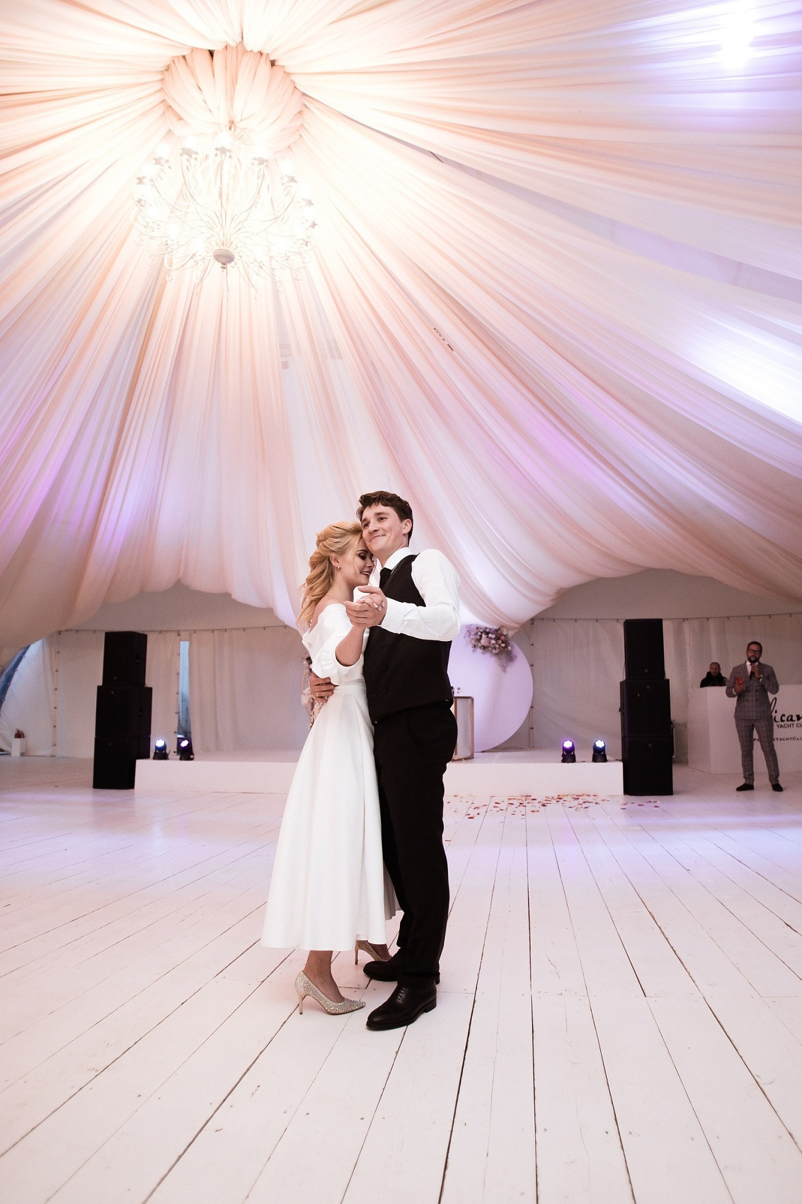 Свадьбы. Фотостудия во Всеволожске. Подходит для всех творческих проектов