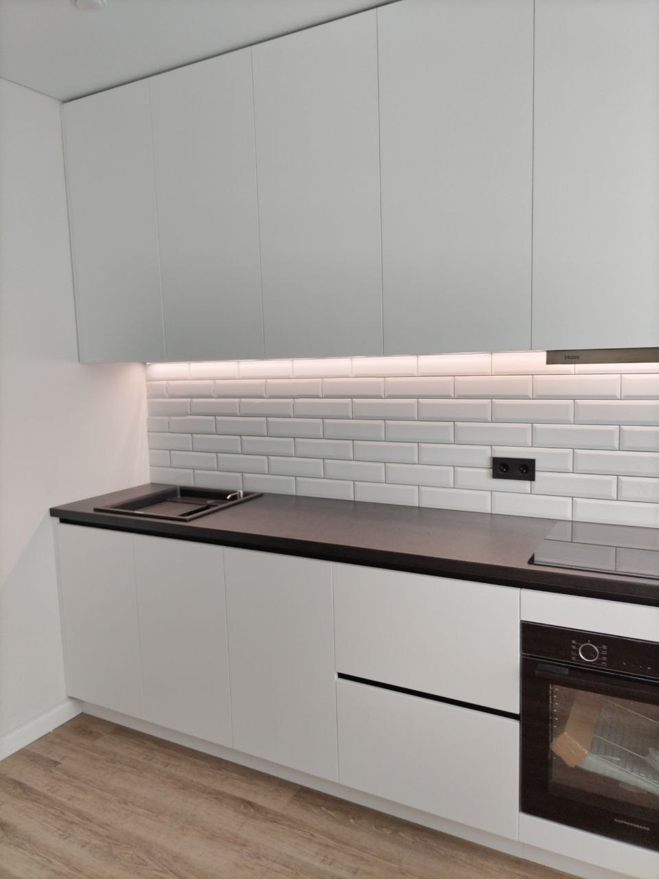 Фото с монтажа |Мебель на заказа: кухни, шкафы и т.д. в Томске. ГУДРУМ — Мебель на заказ в Томске | Кухни | Шкафы | Стулья и Столы