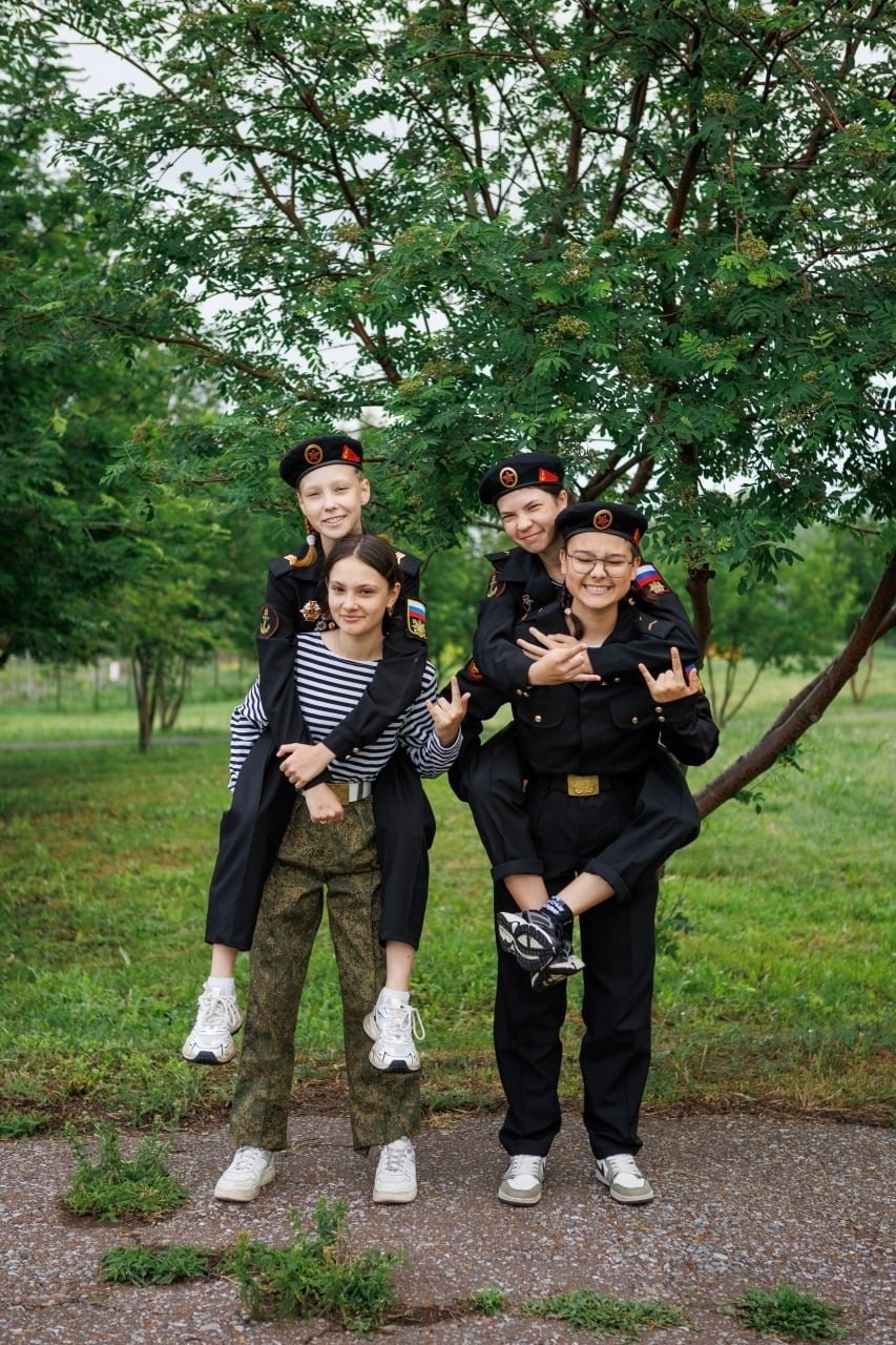 Выпускной альбом, последний звонок. Akhmadeevmedia.ru