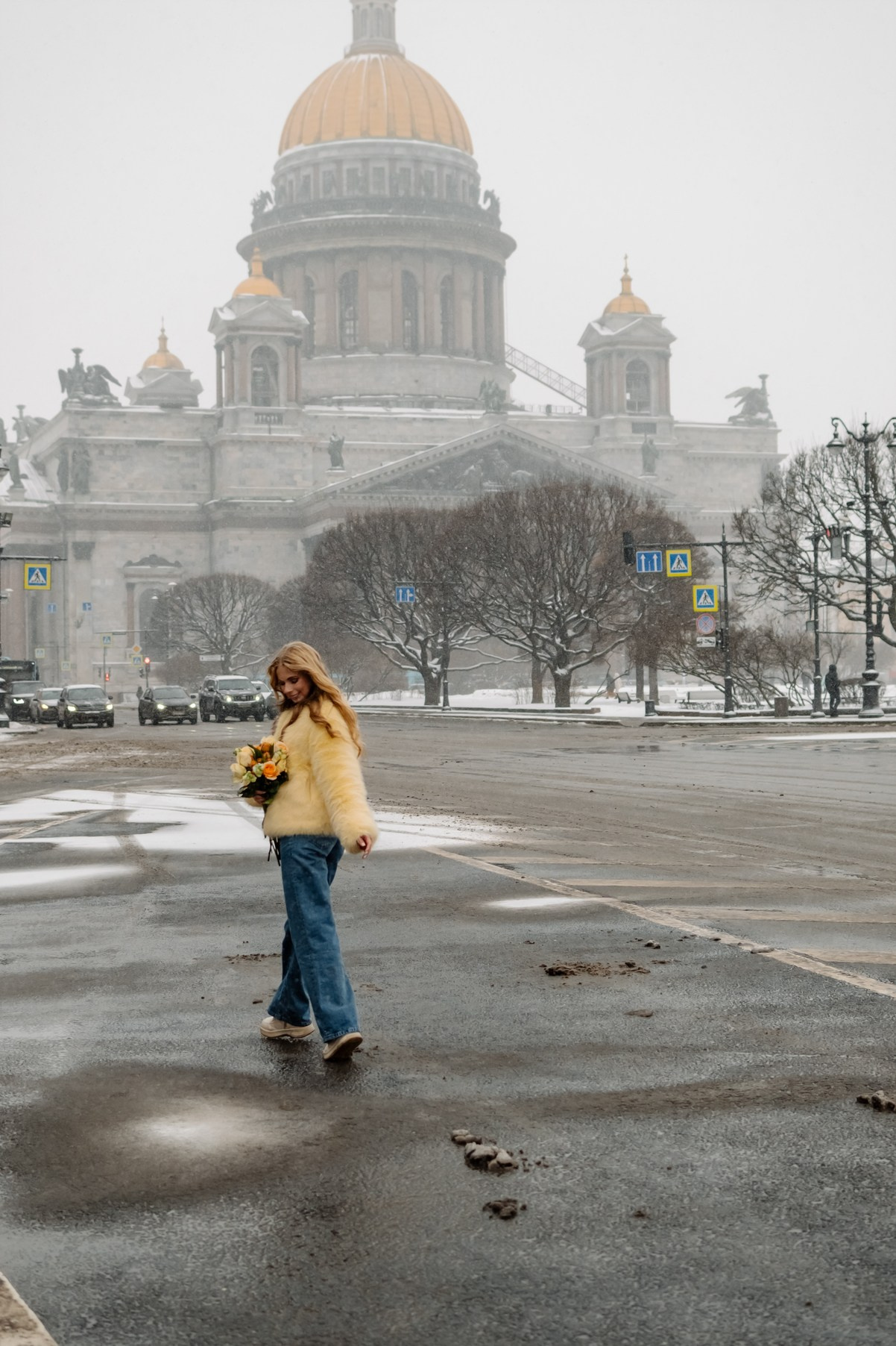 Фотосессия девушки зимой у Исаакиевского собора. Свадебный и семейный фотограф в Санкт-Петербурге (Спб) Елена Худякова