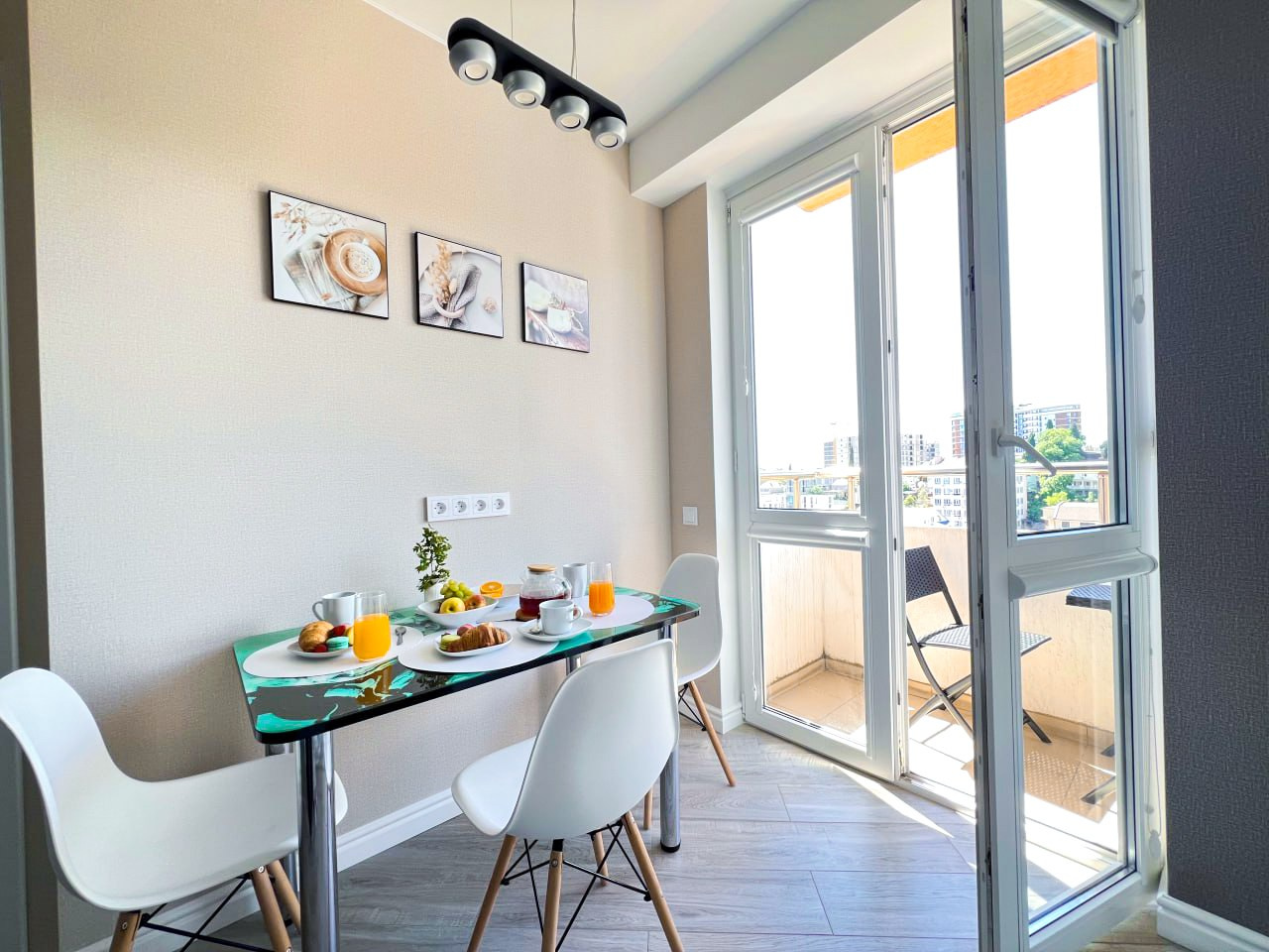 Шикарная квартира в центральном Сочи, рядом с морем!. Квартиры посуточно, длительно в Сочи, LARA APART GROUP