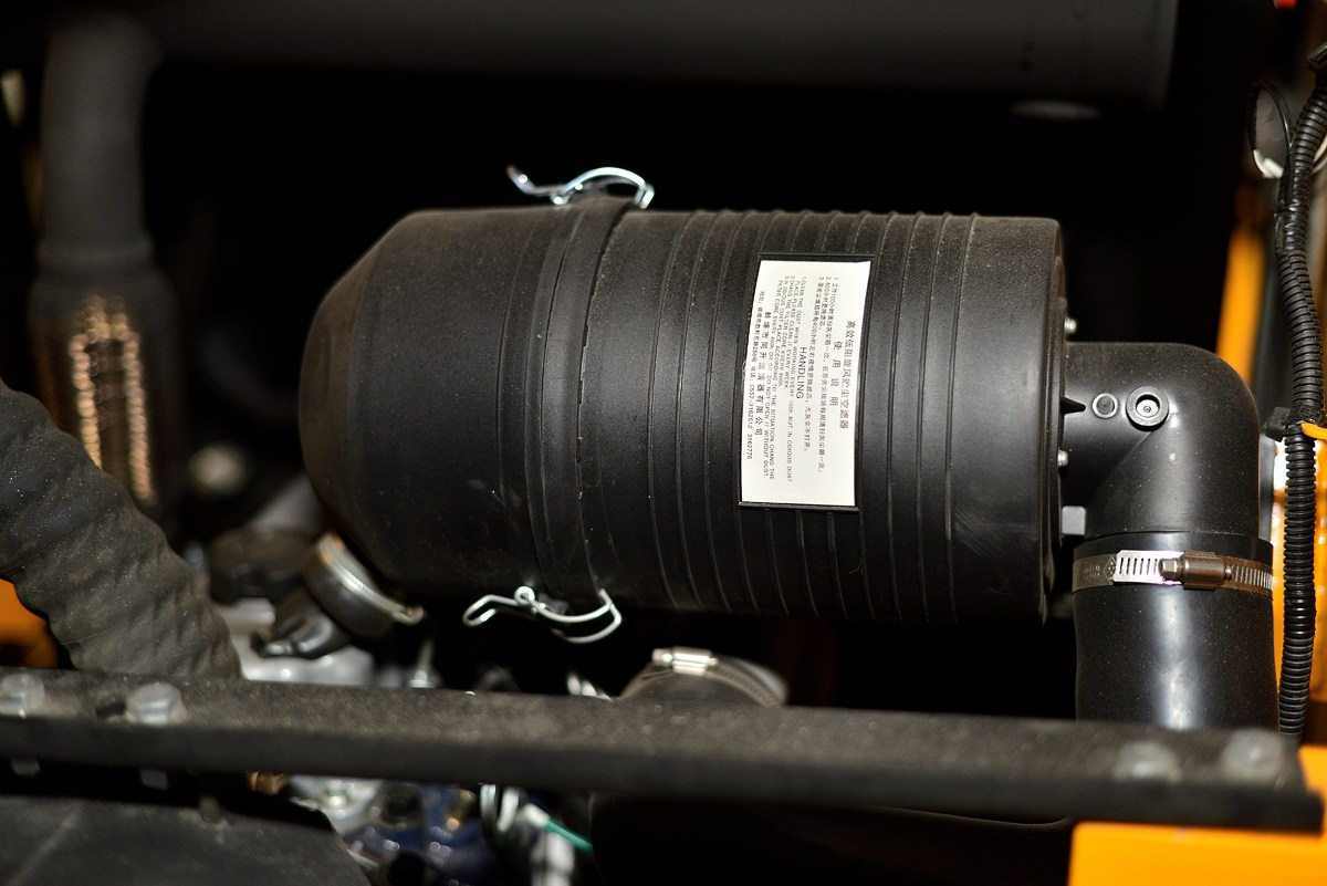 Центр технического обслуживания. Фотограф Сергей Сергеев