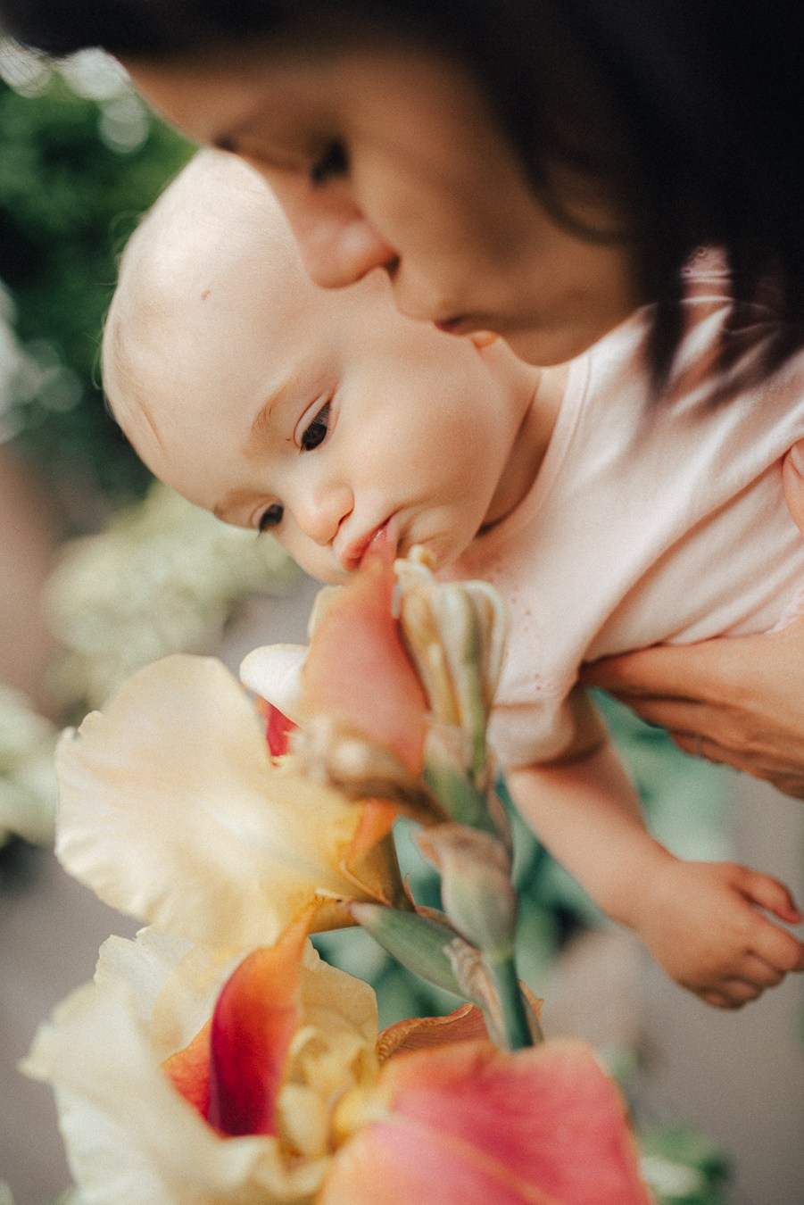 Коля, Ксюша, Саша, Андрей, Кира и бабушки | на даче