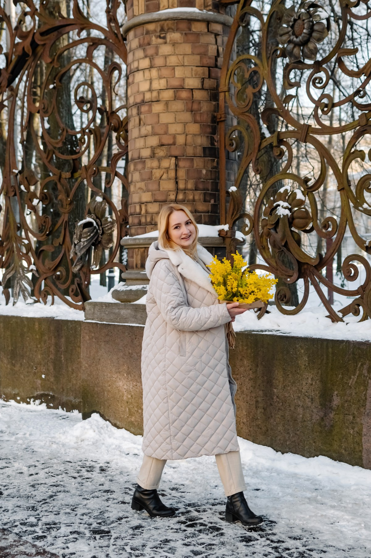 Прогулка с цветами по улицам и каналам. Свадебный и семейный фотограф в Санкт-Петербурге Елена Худякова