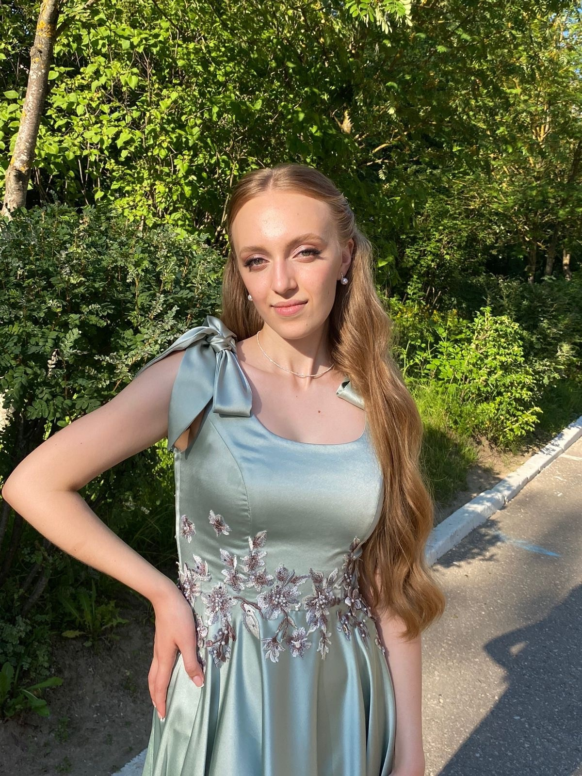 ПРИМЕРЫ ВЫПУСКНЫХ ПЛАТЬЕВ. Модельер Евгений Бременев