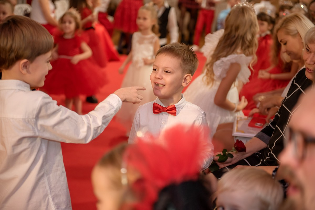 Выпускной в детской школе моделей HAPPYkids 2024. Семейный и коммерческий фотограф в Сочи Александр Бодунов