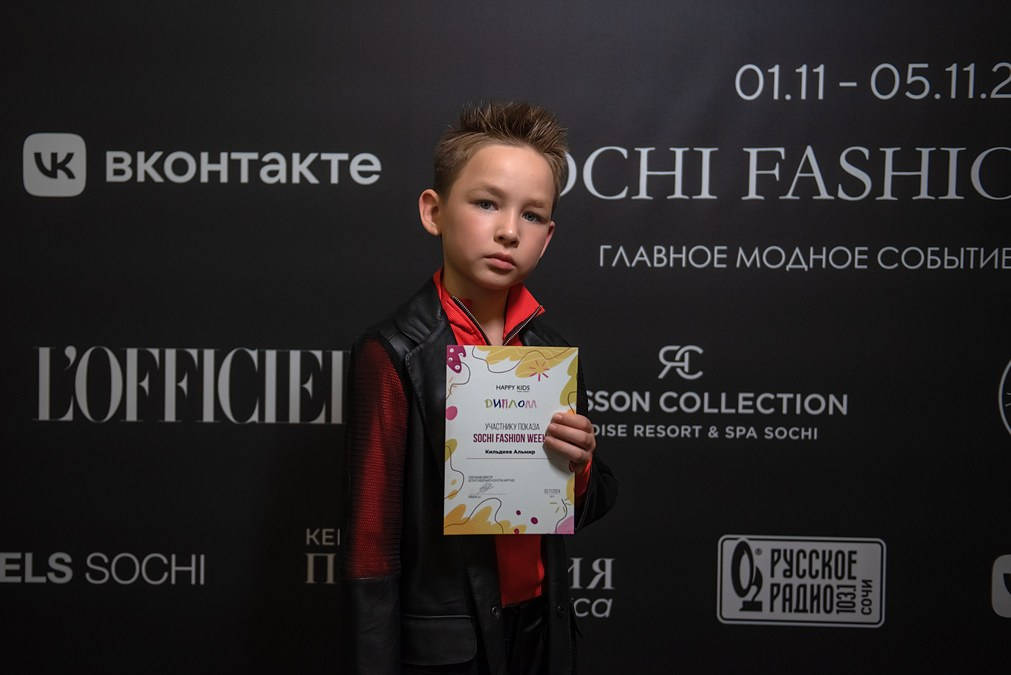 SochiFashionWeek2024 дизайнер Анохина Светлана. Семейный и коммерческий фотограф в Сочи Александр Бодунов