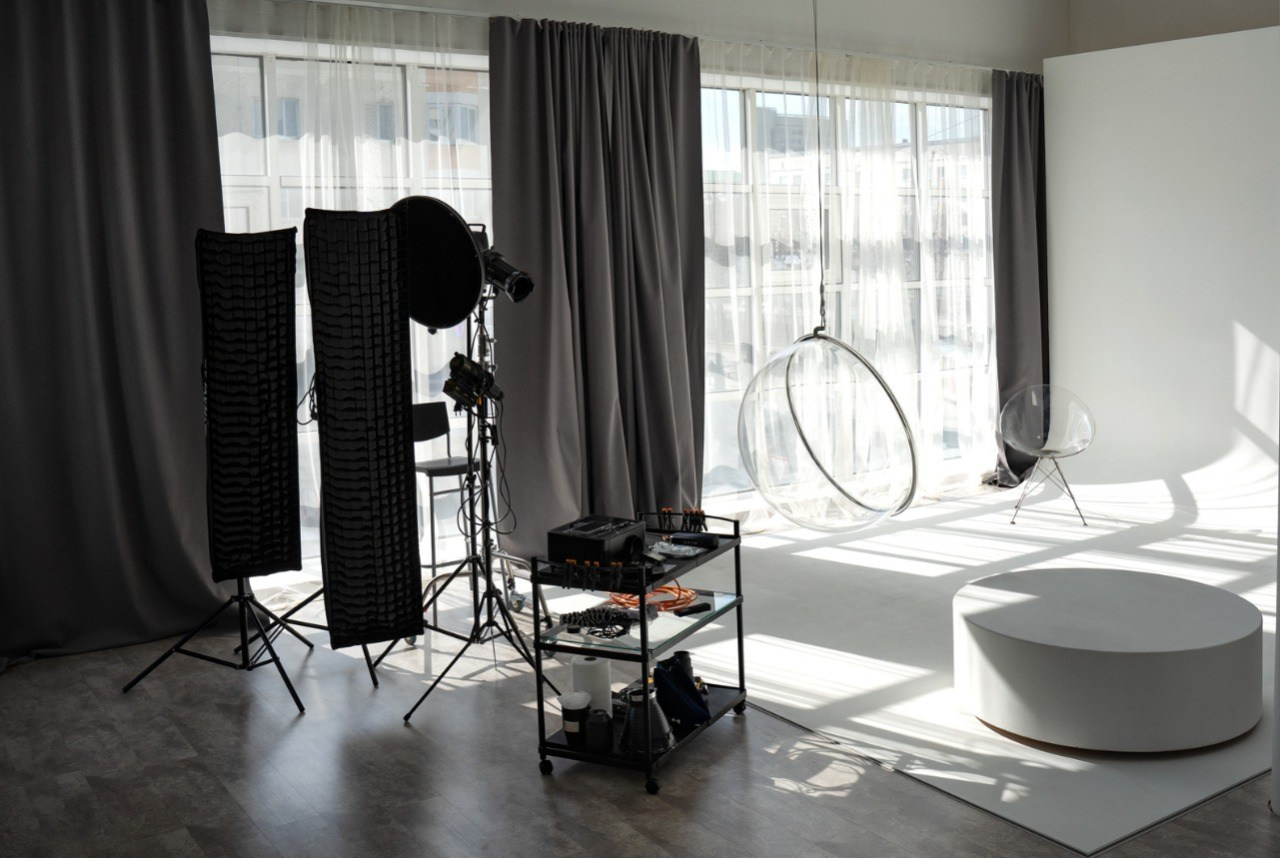 Наши контакты и ссылки в социальные сети. Фотостудия LUNA — аренда циклорамы и фотозон в Екатеринбурге