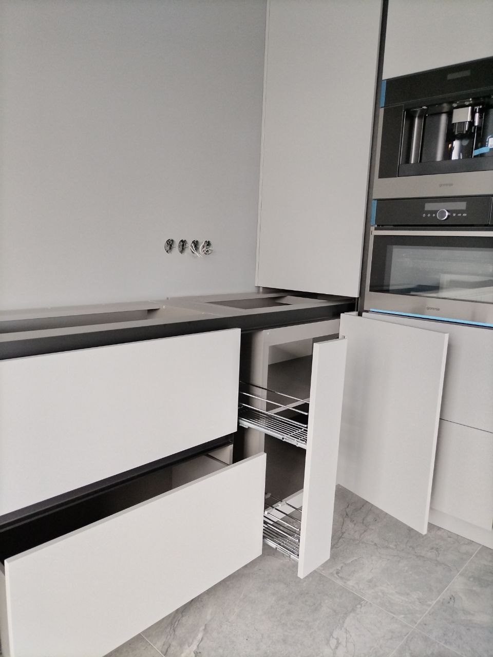 Фото с монтажа |Мебель на заказа: кухни, шкафы и т.д. в Томске. ГУДРУМ — Мебель на заказ в Томске | Кухни | Шкафы | Стулья и Столы