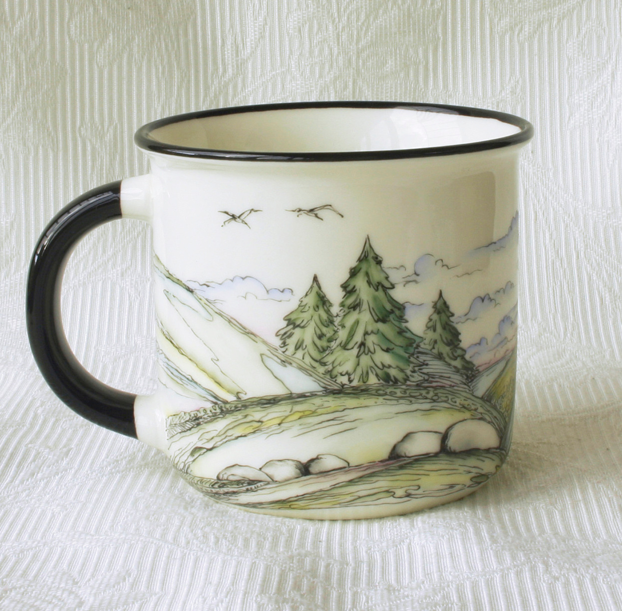 Большая кружка Муми-Тролль и Снусмумрик. Классическая лессировочная техника росписи фарфора надглазурными красками с последующим высокотемпературным обжигом. 