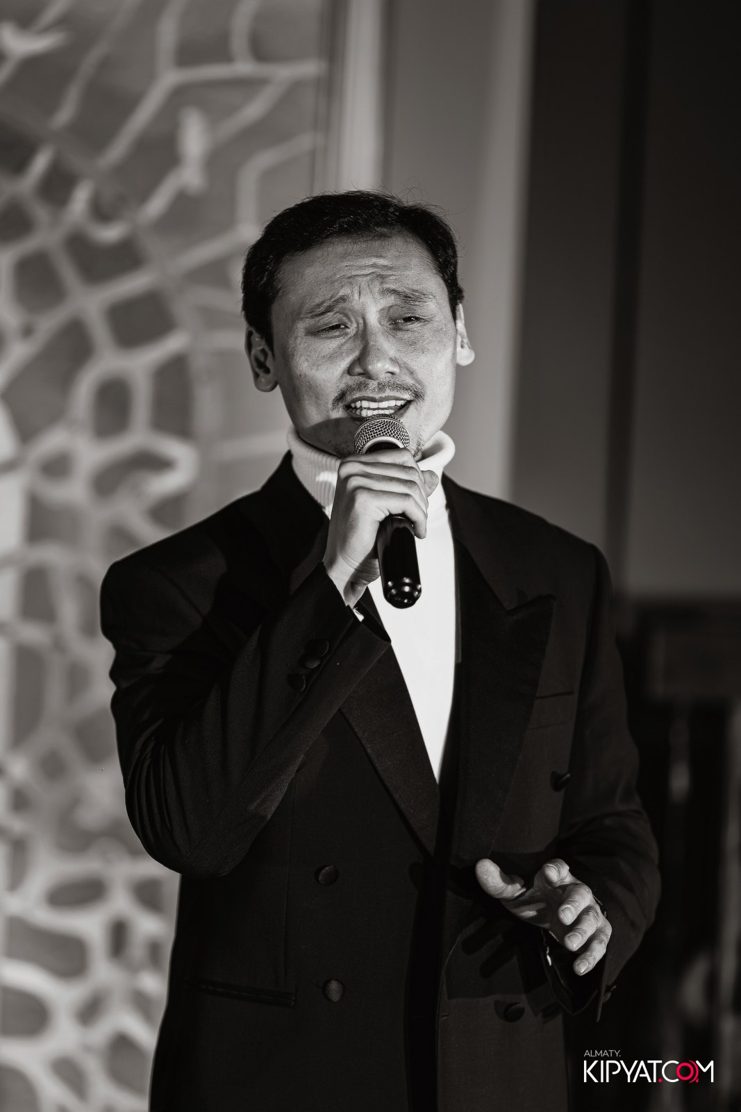 FASHION ПОКАЗ, КАЗАХСКОЙ НАЦИОНАЛЬНОЙ ОДЕЖДЫ. КИПЯТКОМ АЛМАТЫ!