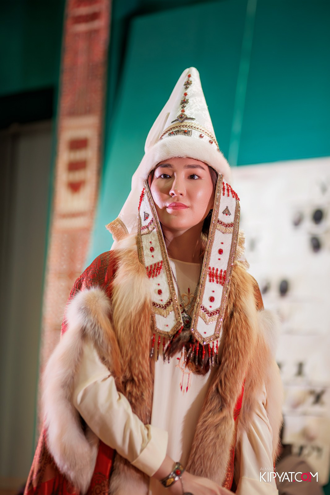 FASHION ПОКАЗ, КАЗАХСКОЙ НАЦИОНАЛЬНОЙ ОДЕЖДЫ. КИПЯТКОМ АЛМАТЫ!