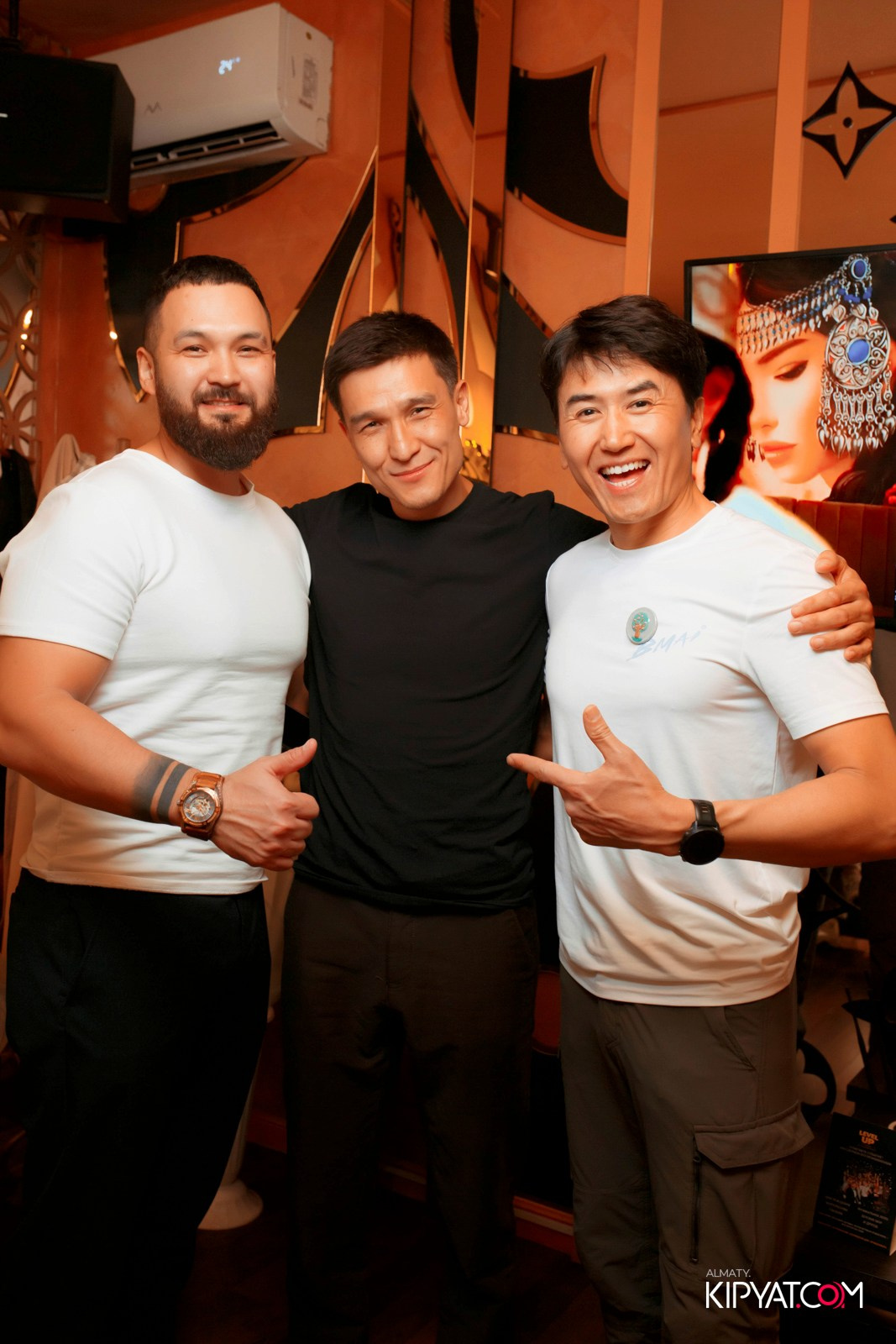 УХО И МЕДВЕДЬ НА КУРМАНГАЗЫ. КИПЯТКОМ АЛМАТЫ! Фотосъемка мероприятий в Алматы