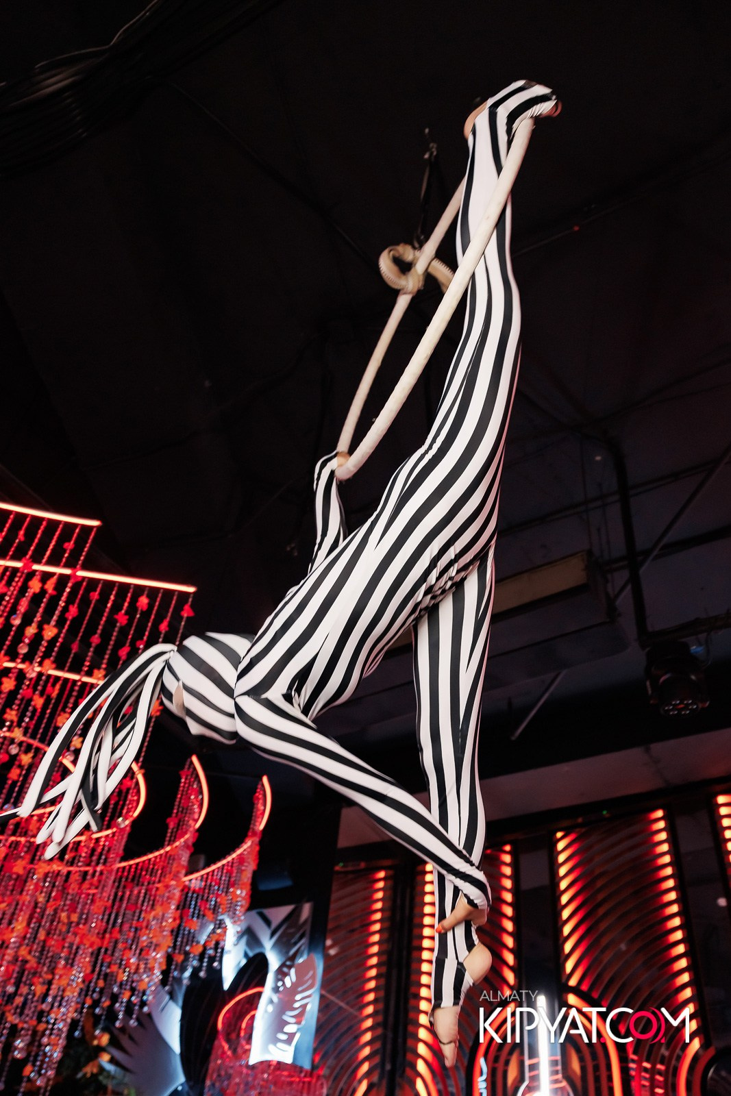 FRIENDS BAR & TERRACE. КИПЯТКОМ АЛМАТЫ!