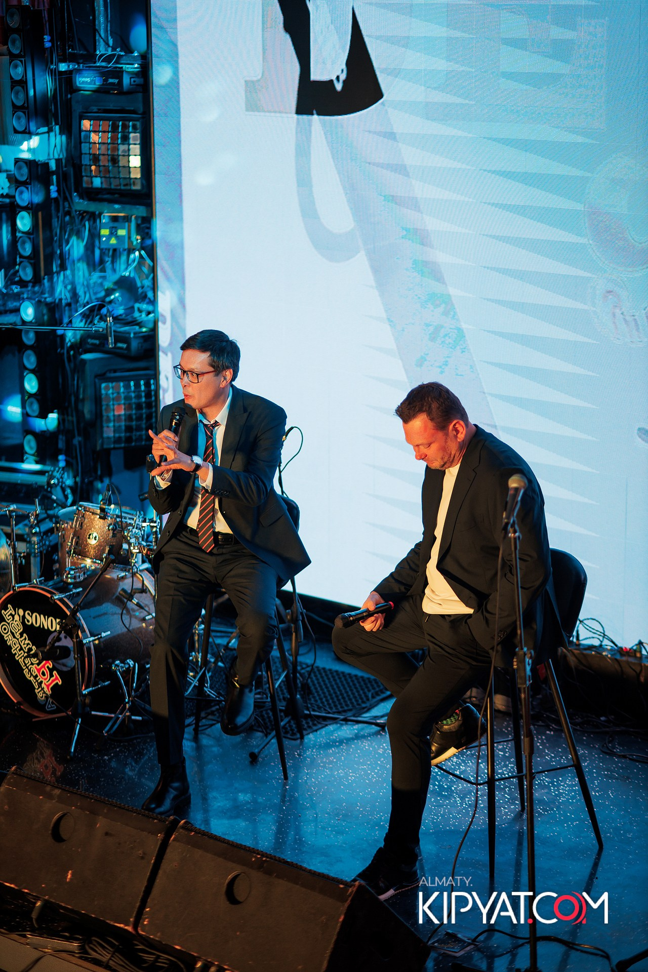 ПРЕЗЕНТАЦИЯ КНИГИ ВИКТОРА ЕЛИСЕЕВА. КИПЯТКОМ АЛМАТЫ!