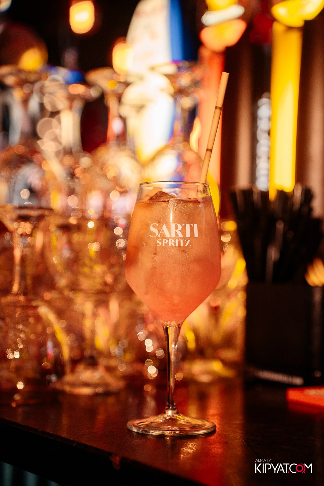 FRIENDS BAR & TERRACE. КИПЯТКОМ АЛМАТЫ!