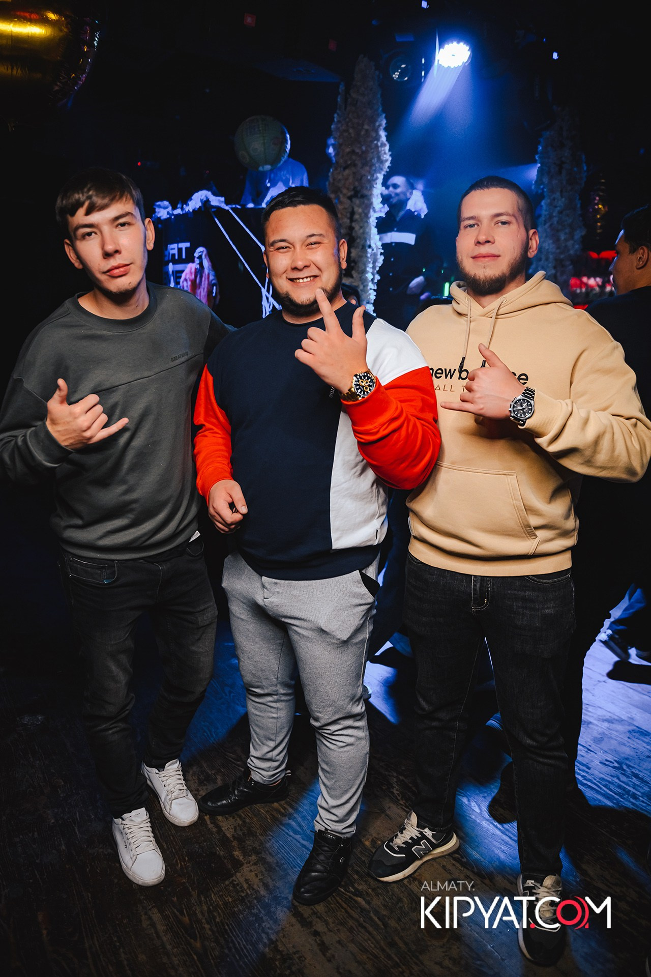 UYAT EMES BAR. КИПЯТКОМ АЛМАТЫ!