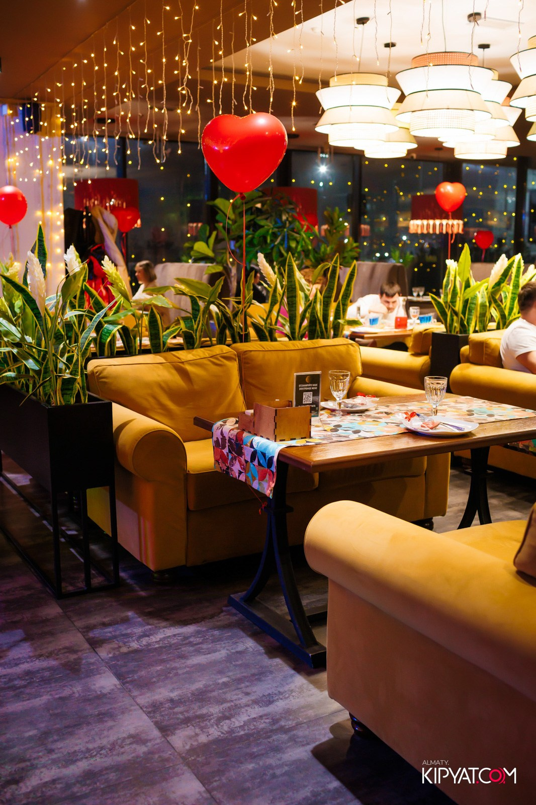 LIFE GRILL CAFE. КИПЯТКОМ АЛМАТЫ!