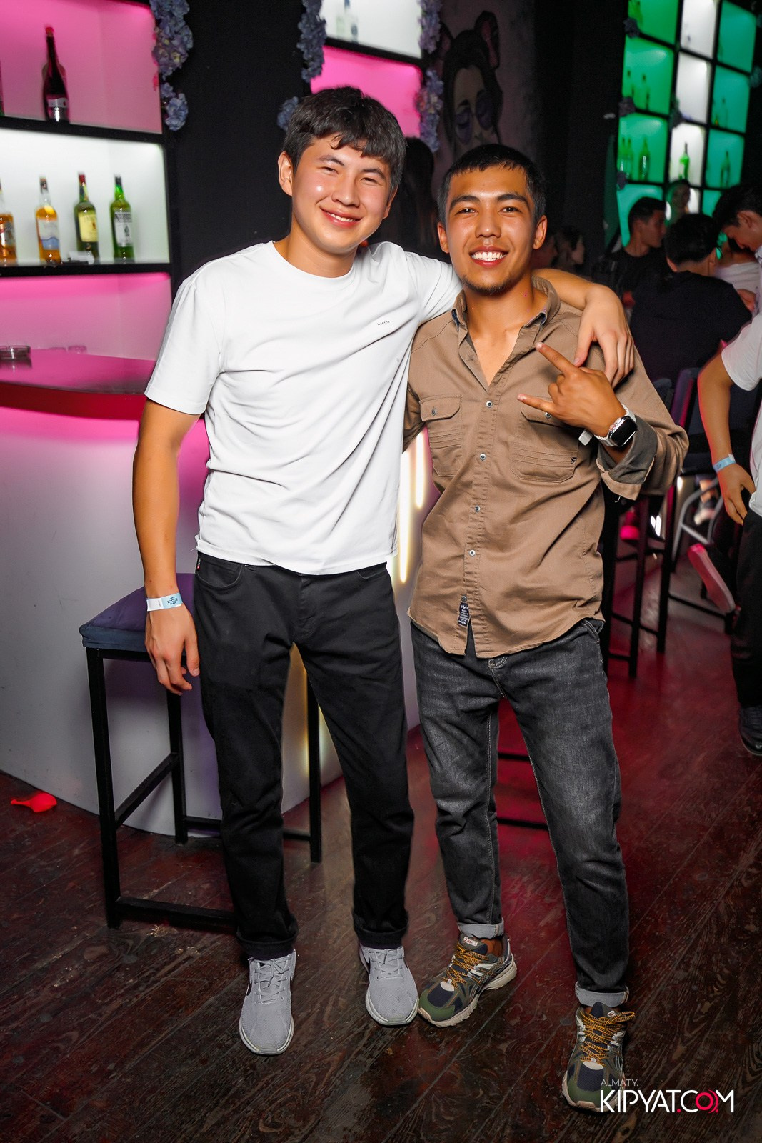 UYAT EMES BAR. КИПЯТКОМ АЛМАТЫ!