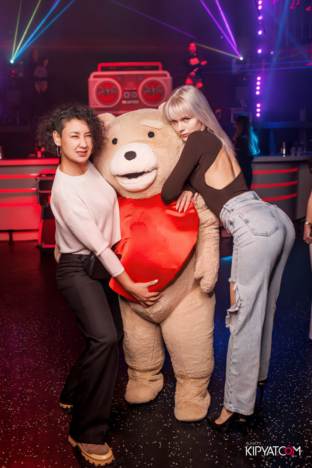 SANTA RAVE В НОЧНОМ КЛУБЕ SANTA BARBARA. КИПЯТКОМ АЛМАТЫ!