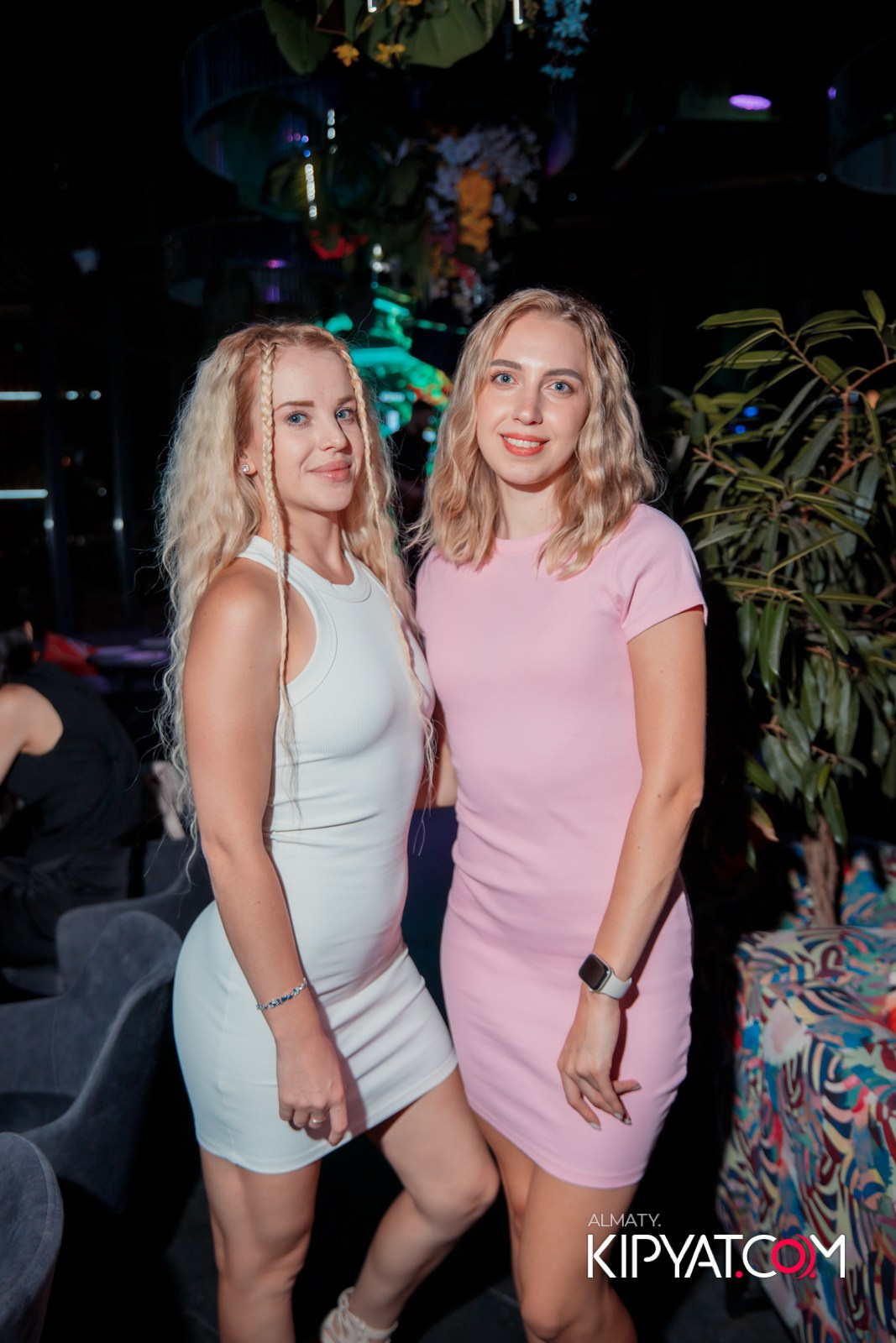 FRIENDS BAR & TERRACE. КИПЯТКОМ АЛМАТЫ!