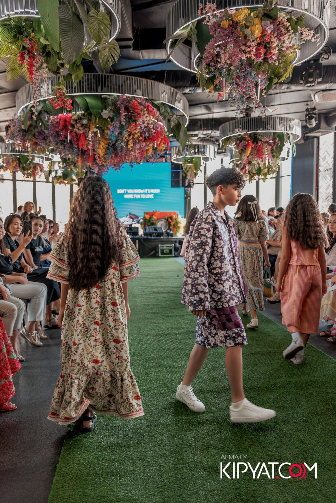 PROM KIDS FASHION SHOW. КИПЯТКОМ АЛМАТЫ!