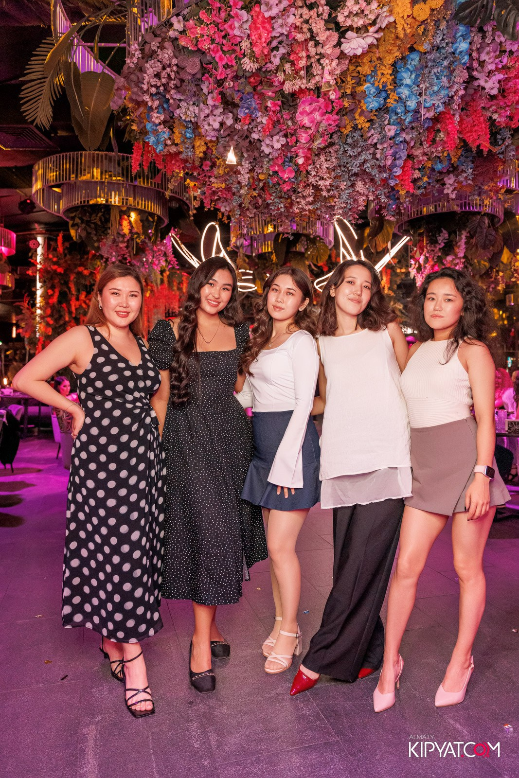 FRIENDS BAR & TERRACE. КИПЯТКОМ АЛМАТЫ!