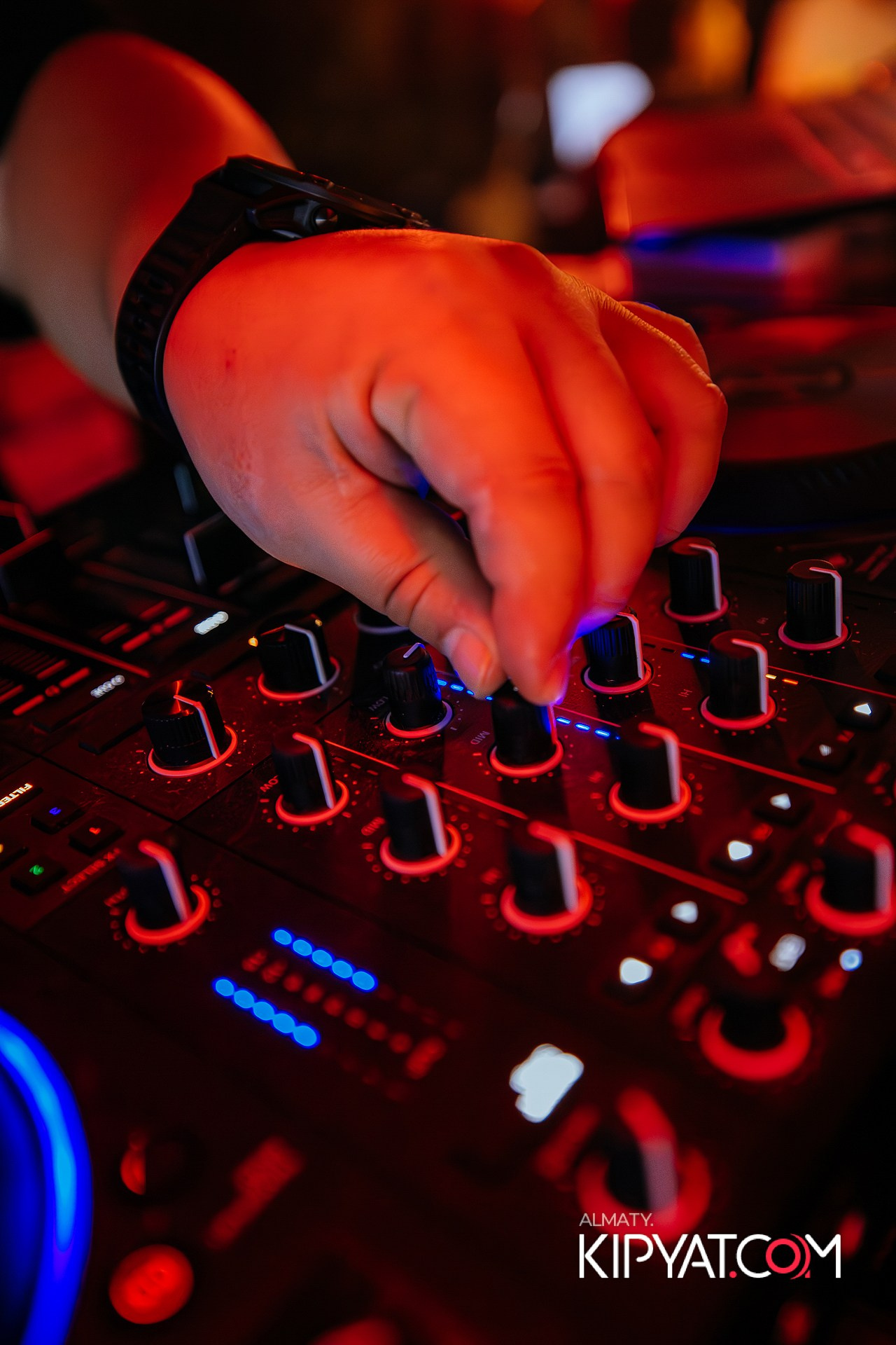 Olovo на Сатпаева. КИПЯТКОМ АЛМАТЫ!