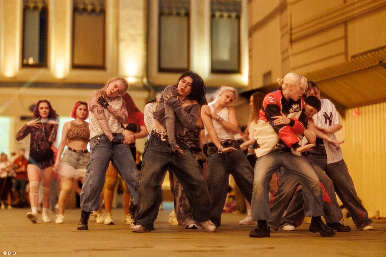 Cover dance in public'. Различные мероприятия и просто фотографии людей
