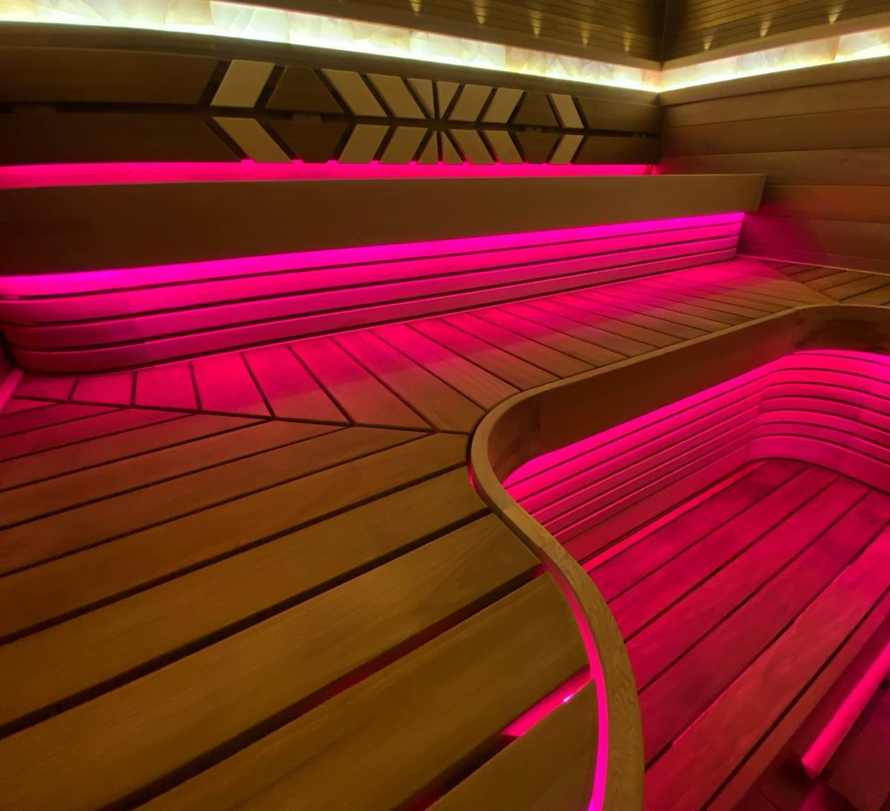 Реновация парной в МО: тёплая ольха, стильная термоотделка, сияние оптоволокна и солевые линии в изысканном дизайне. SaunaTopMasters
