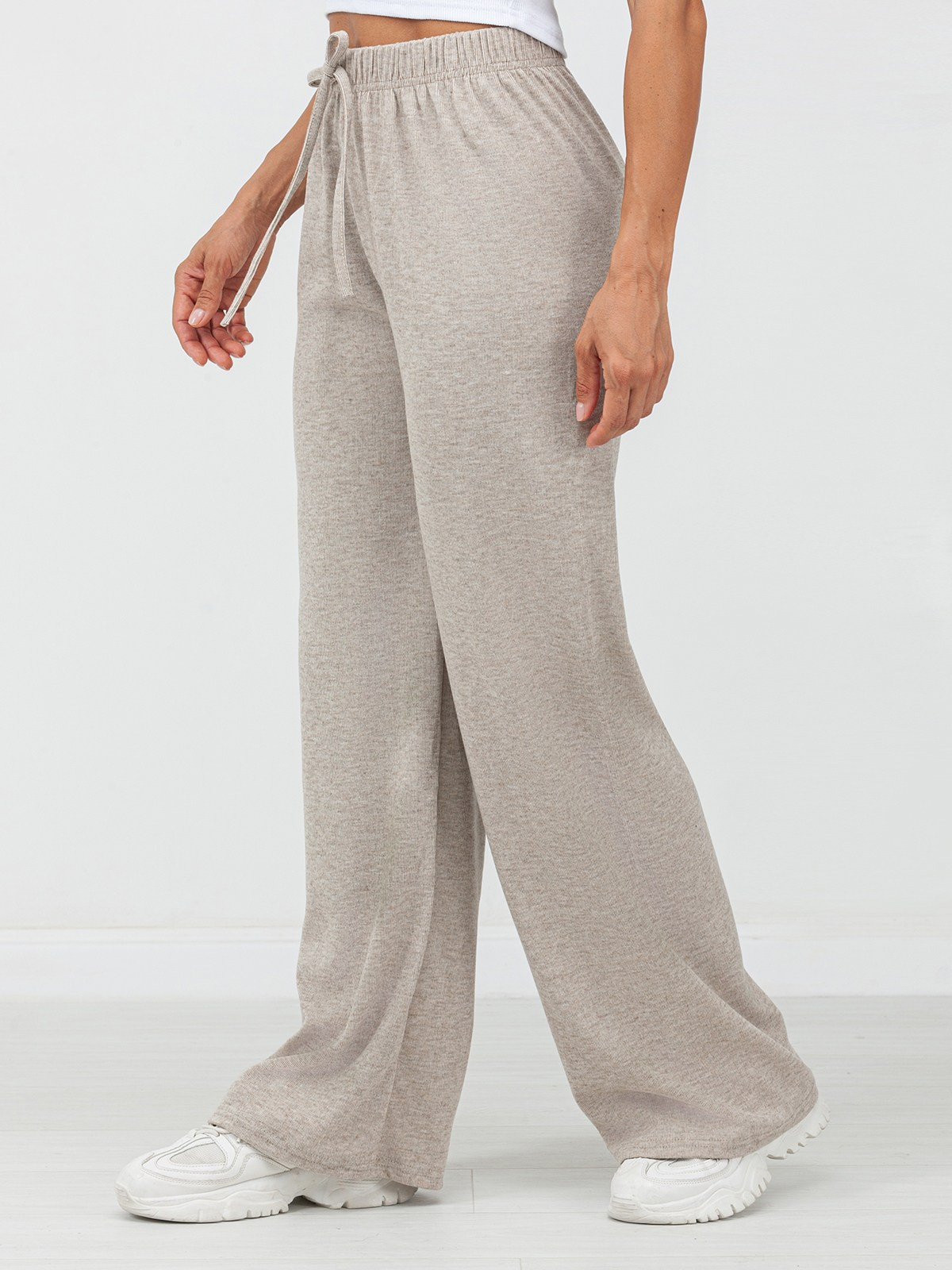 Ракурсы: женские брюки. Сборные фотосъёмки в Москве. фотосессии одежды.фотограф